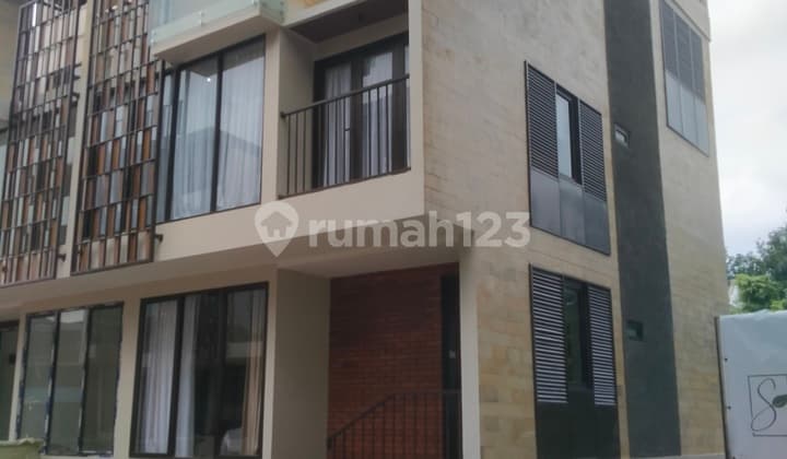 Rumah 3lt 189m2 Private Ada Rooftop Dan Kolam Renang Bisa Buat Lift Dekat Tebet