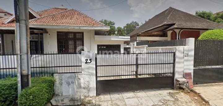 Quick Rent House with Lake View, 780m2, Parking for 6 Cars in Menteng