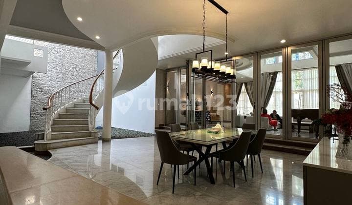 Jual Cepat Rumah Mewah Luas 1195m2 Parkir 8mobil di Menteng