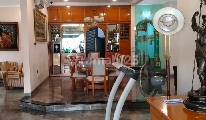 Jual Dibawah Harga Pasaran Rumah 2lt Luas 700m2 Hook Hadap Utara Parkir Luas 5 Menit Menteng