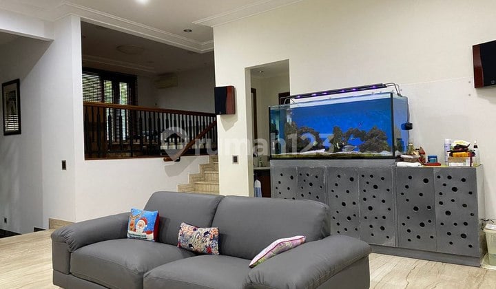 Jual Bawah Pasaran Rumah Terawat 4lt Luas 450m2 Parkiran 6 Mobil Ada Basement Selangkah Ke Jl Sudirman