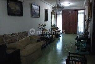 Siap Nego Rumah 2lt Luas 278m2 Parkir 3mobil di Pejompongan