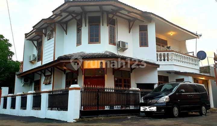 Jual Rumah Mewah di Jatiwaringin Luas 210m2 Akses 2 Mobil di Jkt