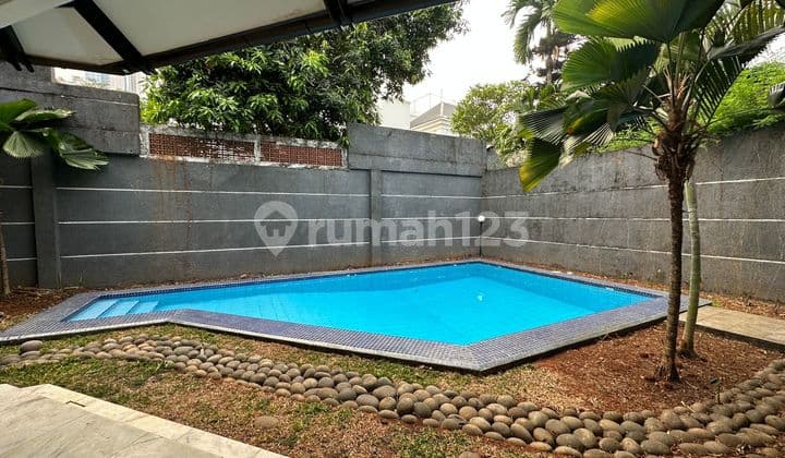 Disewa Rumah Luas 800m2 Ada Kolam Renang Parkir 4 Mobil Dimenteng