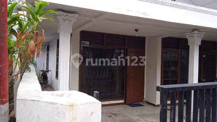 Jual Butuh Rumah 2lt Hook Akses 2mobil Cocok Gudang, Ruko di Cempaka ********