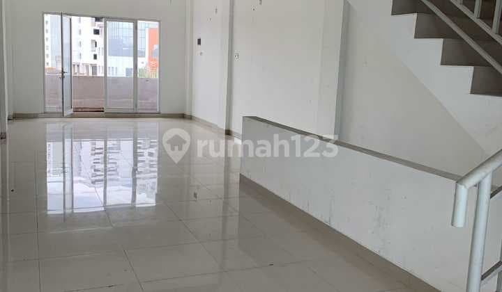 Disewakan ruko 2lt luas 500m2 pinggir jl raya Ciputat tangerang