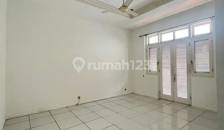 Below market! 2-story house 1200m2 with swimming pool in Menteng