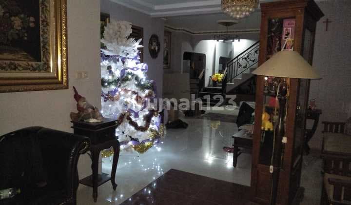 DIBAWAH NJOP! Jual butuh rumah luas 500m2 pinggir jalan dekat Menteng