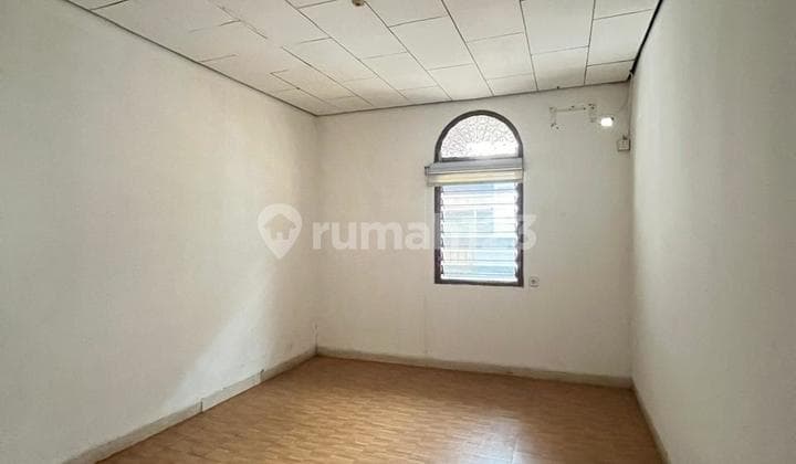 Disewakan Rumah 2 Lt Parkir Luas Cocok Hunian di Menteng