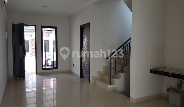 DISEWAKAN RUMAH GREEN LAKE CITY CLUSTER ASIA UNIT KOSONGAN 6X15