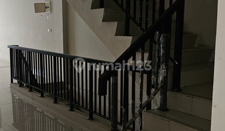 FOR RENT SHOPHOUSE GREEN LAKE CITY UNFURNISHED