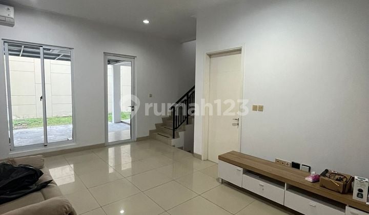 DISEWAKAN RUMAH GREEN LAKE CITY CLUSTER AUSTRALIA BOULEVARD 8x20 SEMI FURNISHED