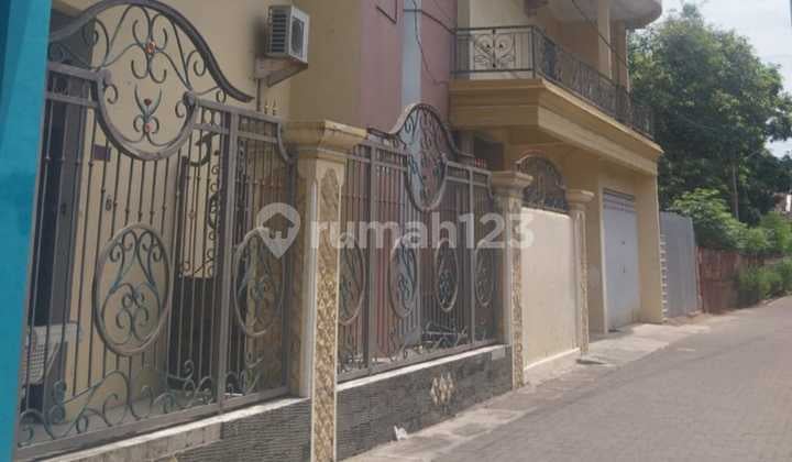 DIJUAL rumah 3 lantai di samping jl wr Supratman Situbondo