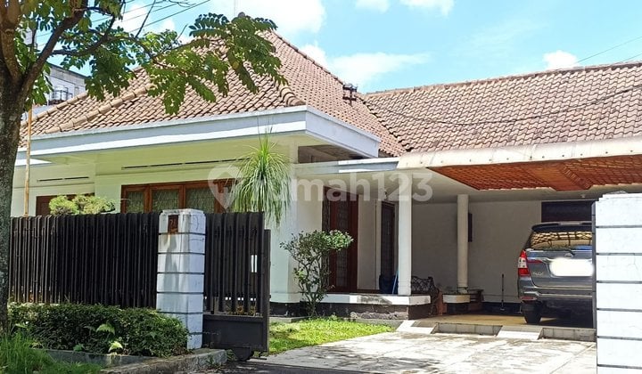 Rumah Old Money Dekat Pusat Kota Asia Afrika Bandung