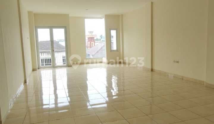 Sewa ruko 4 lt lokasi strategis dan ramai di sayap buah batu