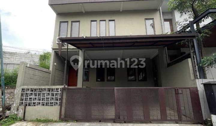Rumah di Setra Duta Bandung