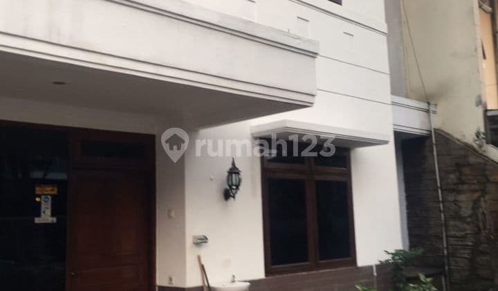 Rumah Besar Disewakan Di Batununggal Indah