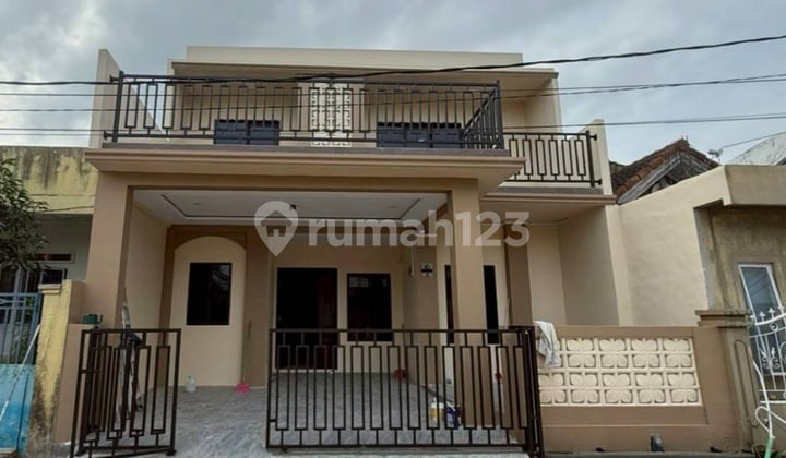 Dijual Cepat Rumah 2 Lantai Siap Renov di Plamo Garden Batam Center