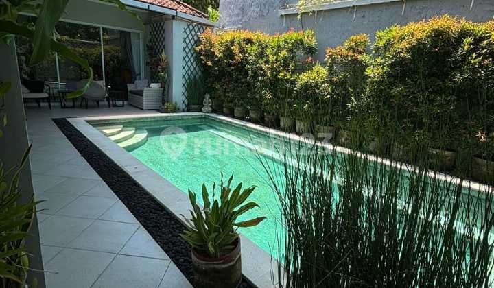 Luxury Villa 5 Bedrooms Fully Furnished in Sanur Mertasari