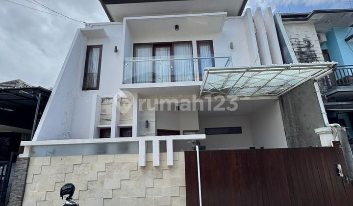 Minimalist House One Gate System in Sidakarya, South Denpasar
