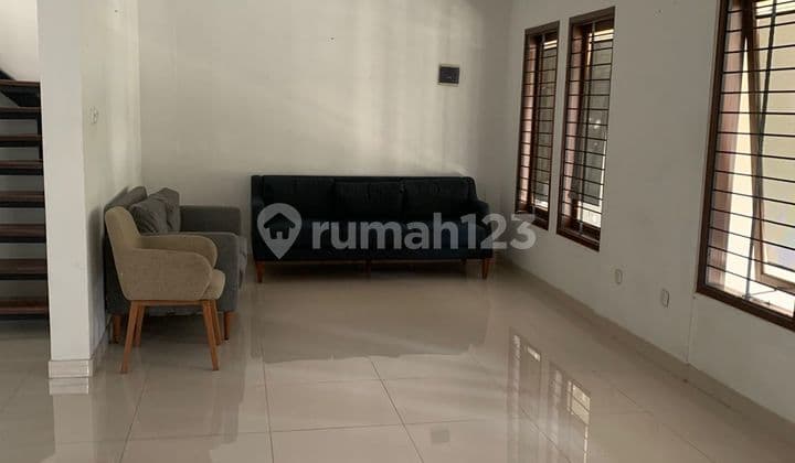 Rumah Siap Huni Bagus Lokasi Tengah Kota di Setra Duta