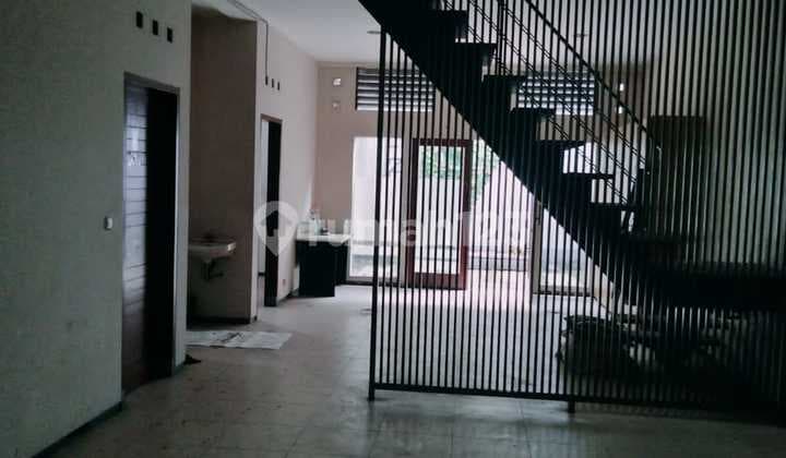 Rumah + Kantor Siap Pakai Cocok Usaha Lokasi Strategis di Burangrang