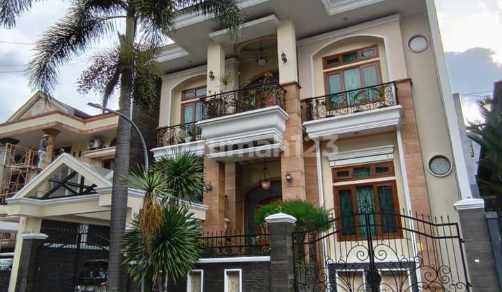Rumah Mewah Cakep Besar Siap Huni di Batununggal