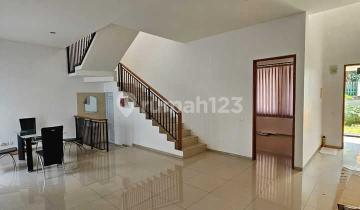 Rumah Lux Cakep Siap Huni Lokasi Strategis di Budisari