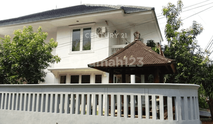 For Rent Semi-Furnished Hook House Ready to Occupy in Pondok Indah