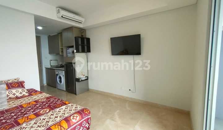 Best Price Studio Type Apartment at Gold Coast with Pool View, Ready to Use