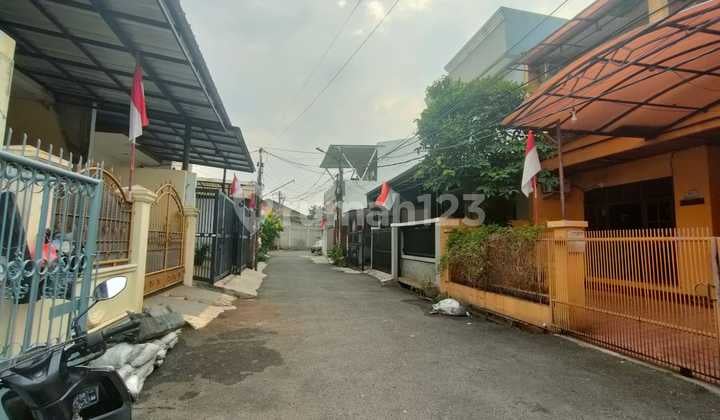 Jual Cepat Bangunan Rumah Siap Huni Area Taman Kota Jakarta Barat Dekat Stasiun