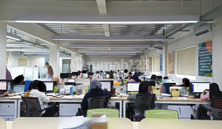Gedung Kantor 4 Lantai Lokasi Strategis di Kembangan Dekat Lippo Mall Puri