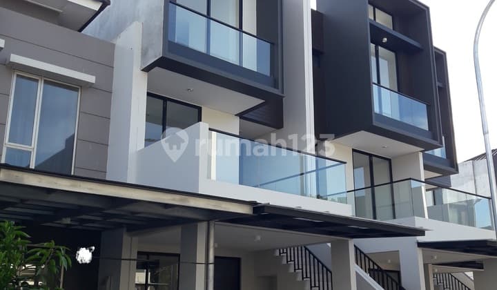 Rumah 3 Lantai Brand New Dalam Cluster Harmony Golf Island Pik