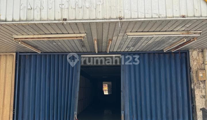 For Rent Immediately Strategic Shop in Pasar Baru Shopping Center Central Jakarta