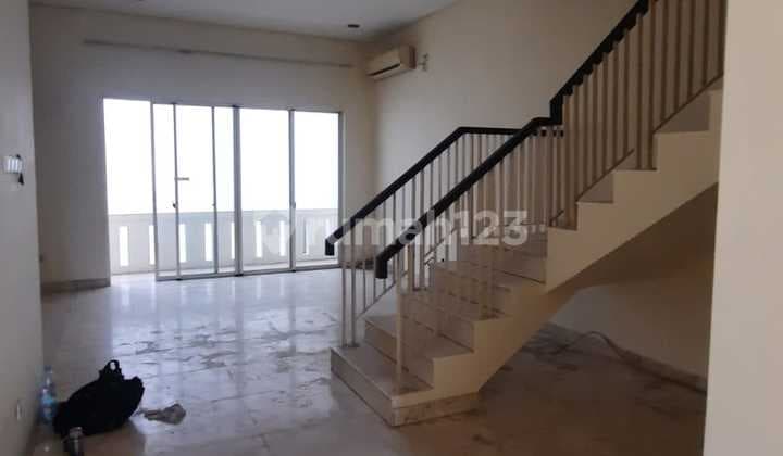 Rumah Siap Huni Strategis Dalam Cluster Crown Golf Pik Jakarta Utara