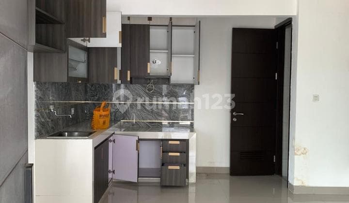 semi furnish rumah pik 2 milenial disewakan 2 KT siap huni