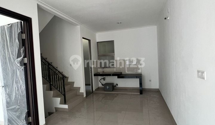 Disewakan rumah pik2 depan , uk:6x12,5m2 3+1KT unfurnish