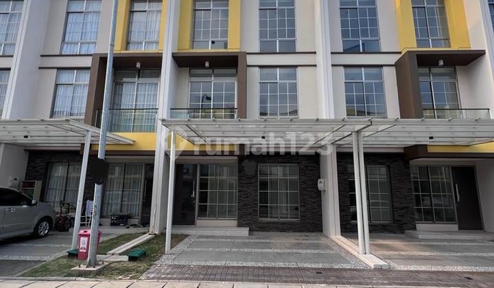 Disewakan rumah pik2 depan 3 lantai, 3KT+1,Siap huni, cluster favorit