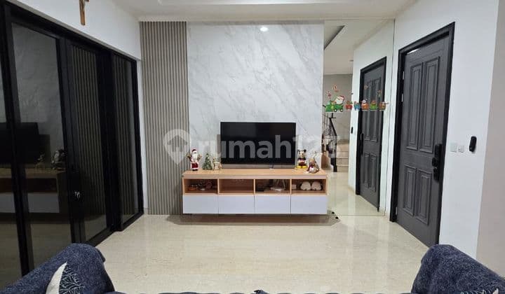 Winona Alam Sutera 3-Story House