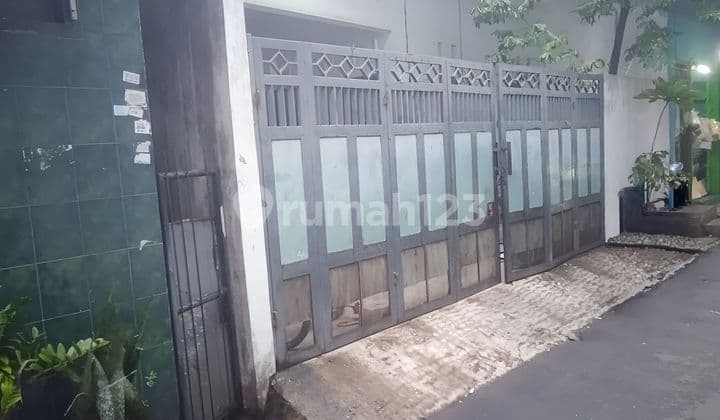 Standard Sumur Batu House for Sale (Near Cempaka Mas) Suitable for Boarding House Business with Land Size 10 X 10, Price 1.4M Negotiable