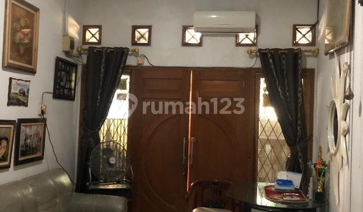 Jual Rumah 2 Lantai 5+1 KT Luas Tanah 9 X 15 Siap Huni Harga Nego di Rawamangun