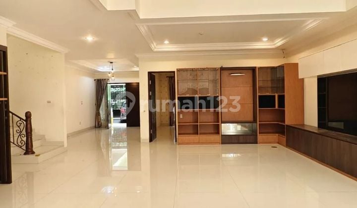 Jual Rumah Mewah 2.5 Lantai Danau Indah Barat LT 300 SHM - Luas & Siap Huni, Harga Nego!