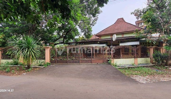 Rumah Ni Sangat Bagus Buat Tinggal Keluarga Besar Suasana Tenang Jauh Dri Keramaian Dan Brisik Nya Kendaraan .ni Rumah Dua Lantai Dengan Pekarangan Yg Sangat Luas .sangat Cocok Dlm Pertemuan Keluarga Besar.akses.ke Tol Jatiwaringin +-6,1,km.akses Ke Stasi