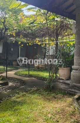 Rumah Desain Villa Lokasi Strategis Renon