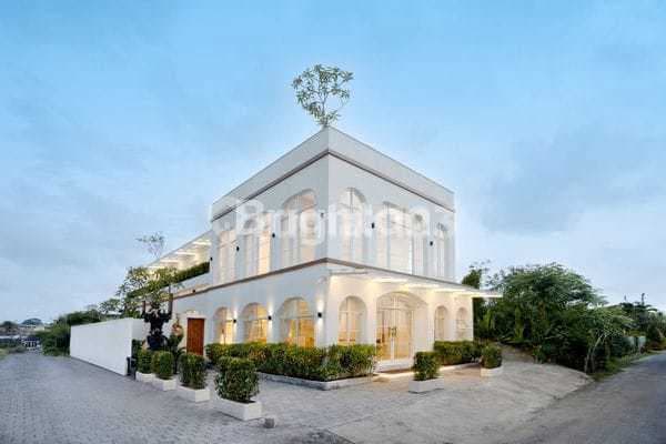 Villa Mewah Halaman Luas Dekat Pantai Mengening Cemagi Badung