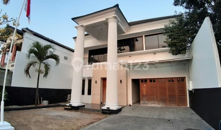 Rumah Mewah Dijual Umbulharjo, Ada Kolam Renang, Dalam Kota, Strategis