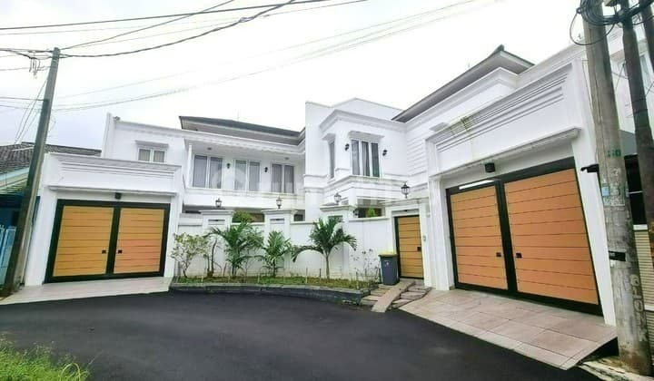 Luxury Home in Elite Area with Swimming Pool at BSD Serpong 8002