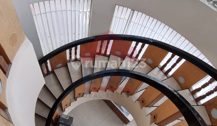 Rumah Sudah Furnished Kawasan Lingkungan Exclusive di Palapa 3B