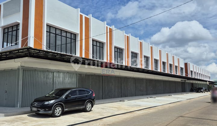 New Ready-to-Use Shop House in a Busy Area, Suitable for Business in Kapur Village.