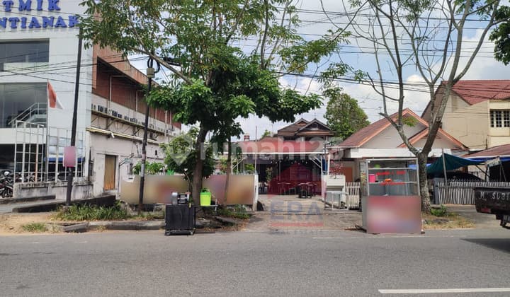 Wide House and Land by the Roadside in Pontianak City, Merdeka